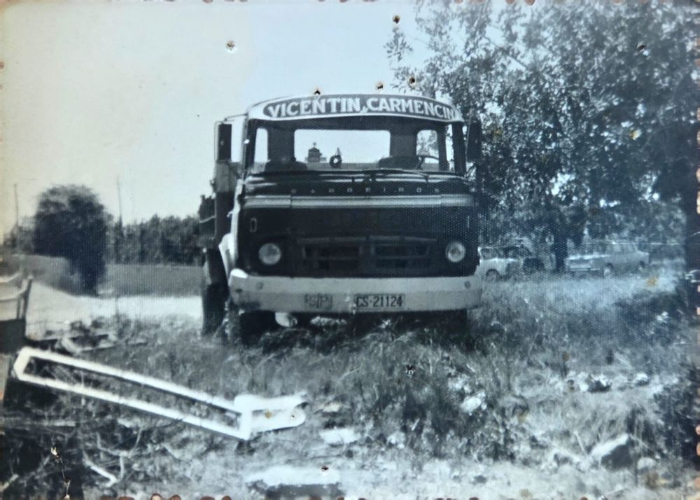 Camión antiguo de los inicios de la familia Giner